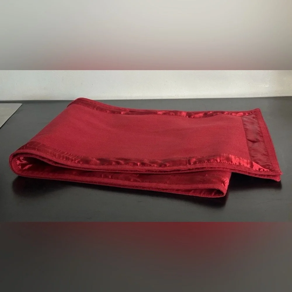 DINNER TABLE RUNNER 68 X 13 BEAUTIFUL LOVE RED SATIN BORDER